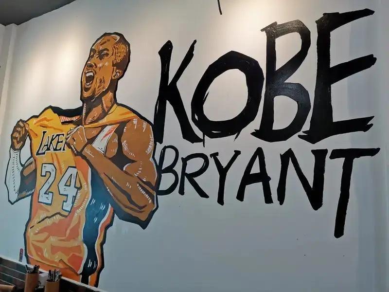 不喜欢扎堆，不喜欢搬弄是非，只想把该干的事情干好，也只想享受自己简简单单的世界，