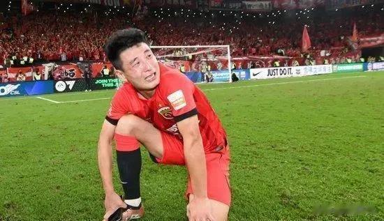 这一幕证明武磊以后注定成不了郑智似的国足领军人物。
  上海海港在主场逼平泰山队