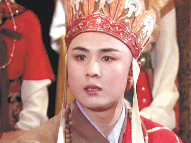 观音菩萨人还没从南海到长安，就已经敲定选唐僧去取经。这不符合公职人员有关录用规定