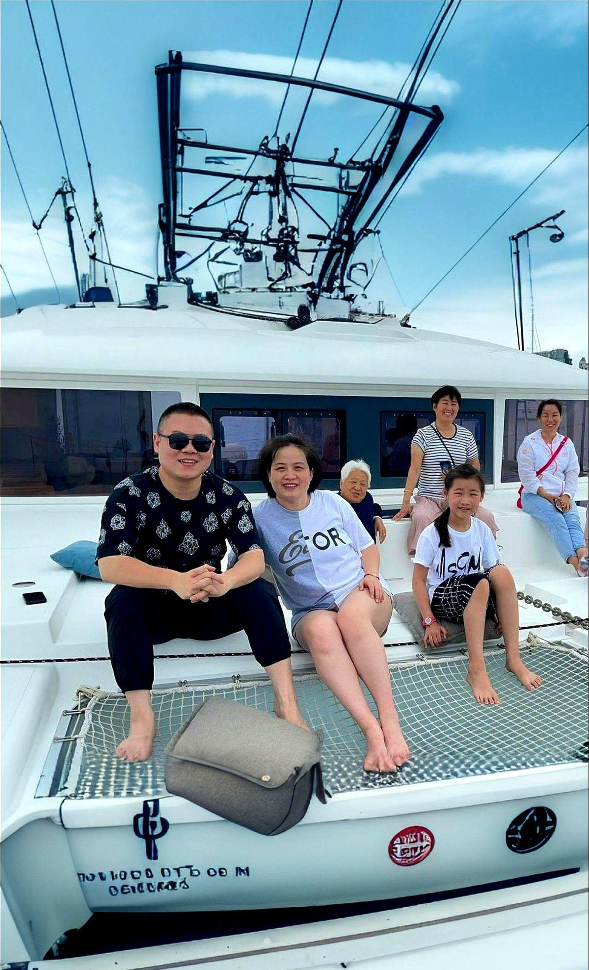 曾经的农村娃租游艇全家度假？岳云鹏的翻身仗值10个亿！你刷到岳云鹏一家海上游艇度