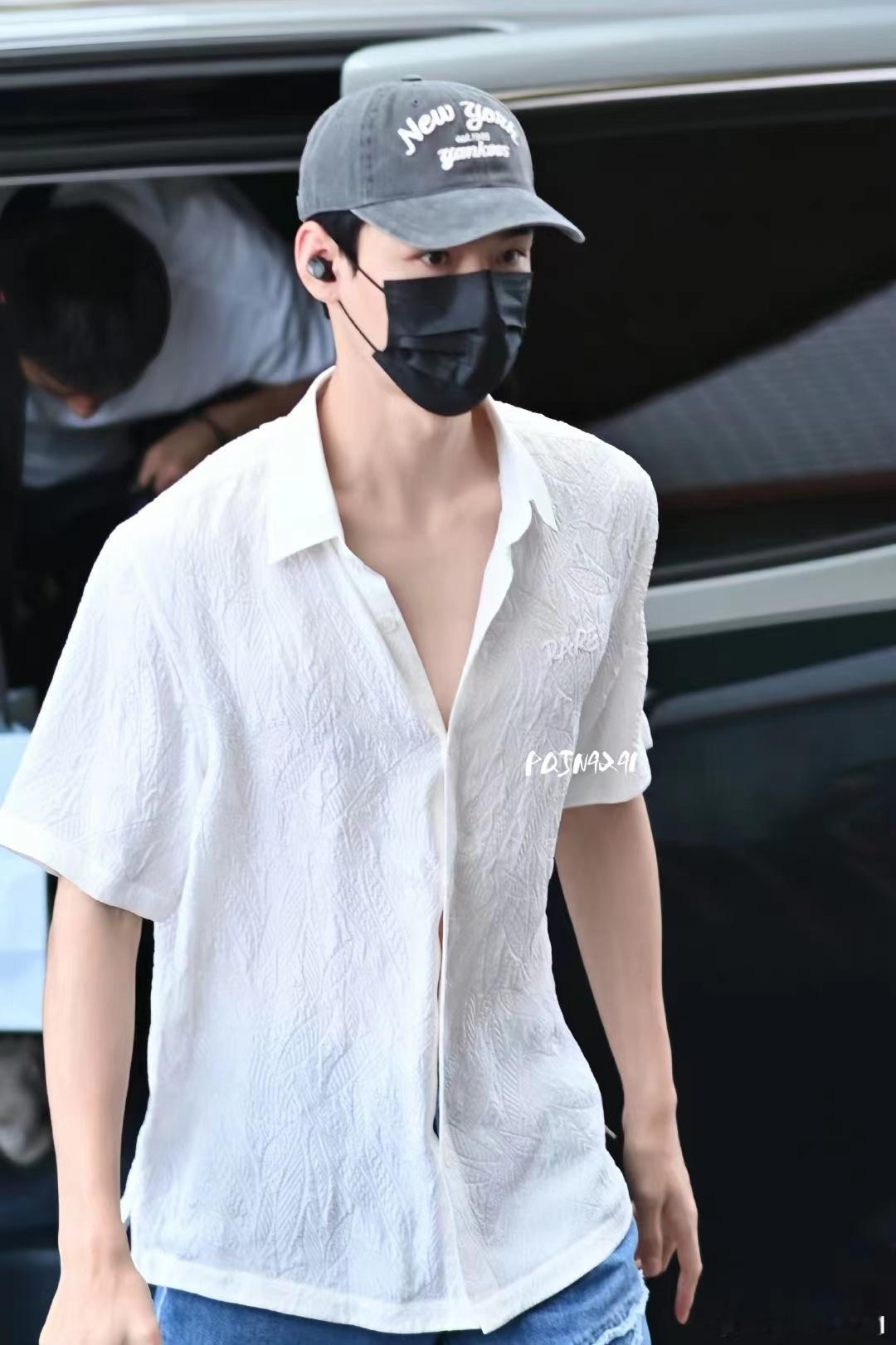 #龚俊暗河传上班路透##龚俊夏日清爽感#龚俊夏日清爽感，爱了 ​​​