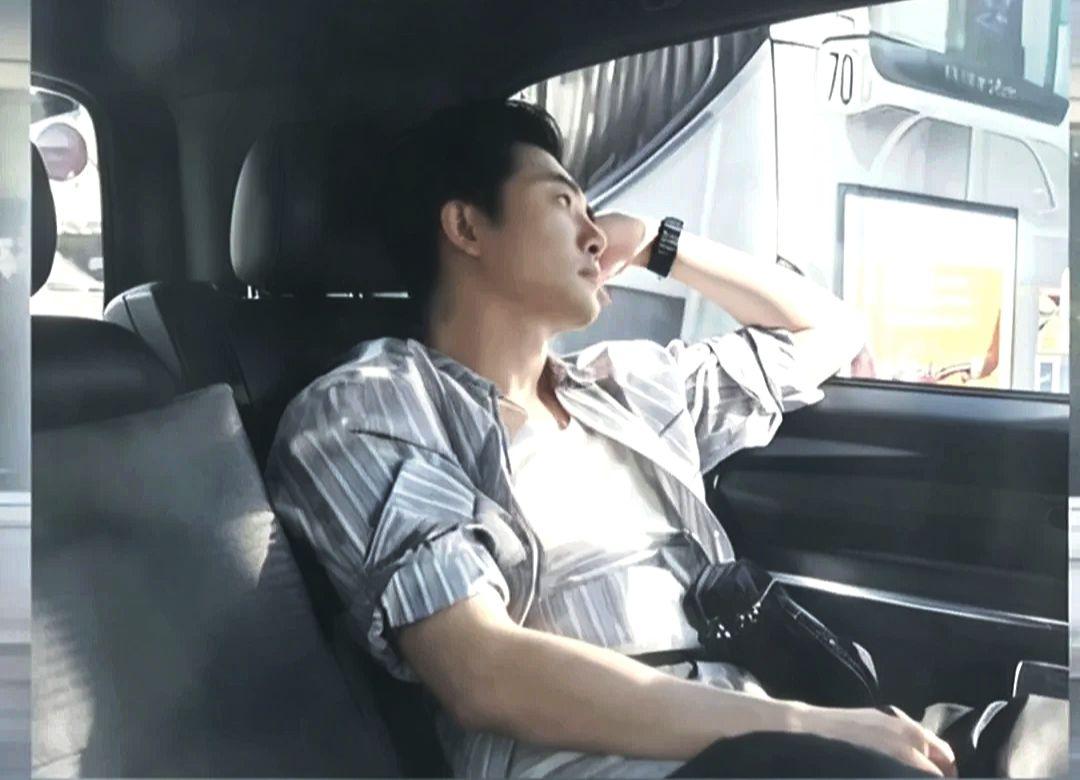 你是第一个发现我。越面无表情越是心里难过。伤感音乐