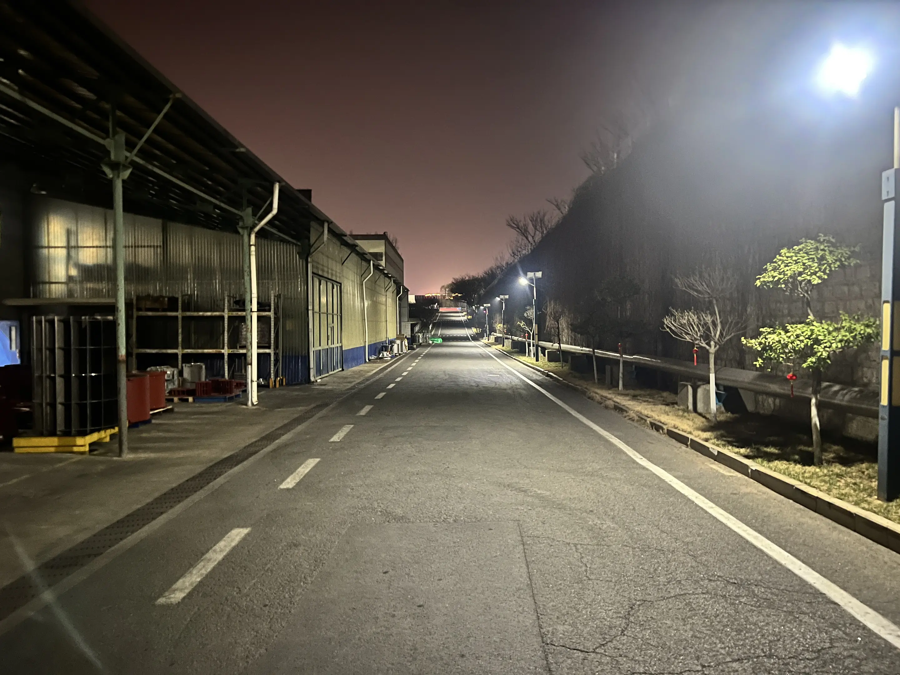 20:00，下班，下班。  找个地方快乐一下，  明天继续。