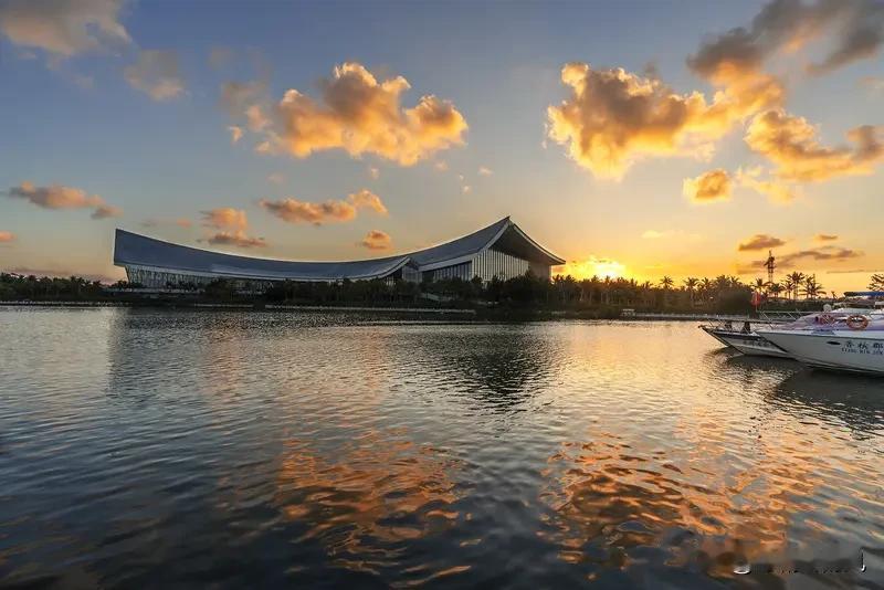 再一次说一下，海南封关与新加坡没有毛线的关系！网上很多人不要再不懂装懂！新加坡只