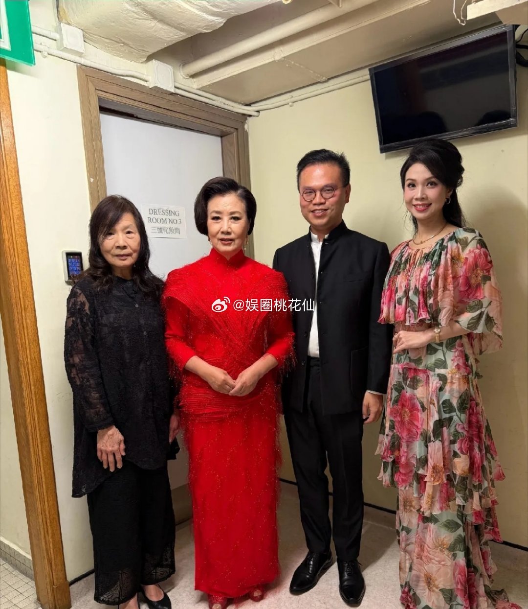 三八节TVB台柱汪明荃出席音乐会，她好节俭都没舍得买件新礼服出席音乐会，身上一袭