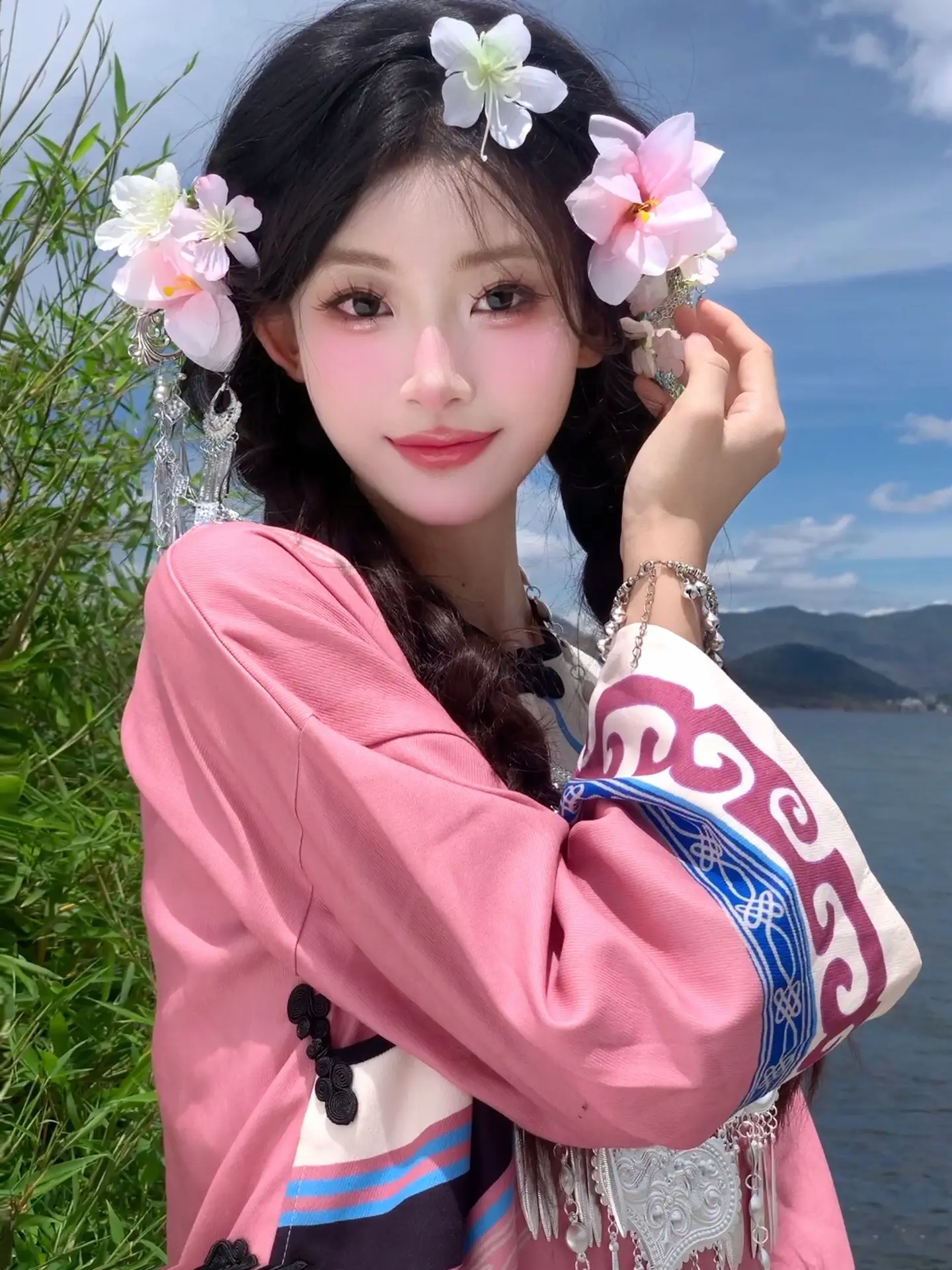 “是谁还没去洱海，拍这个少女感彝族写真啊！”