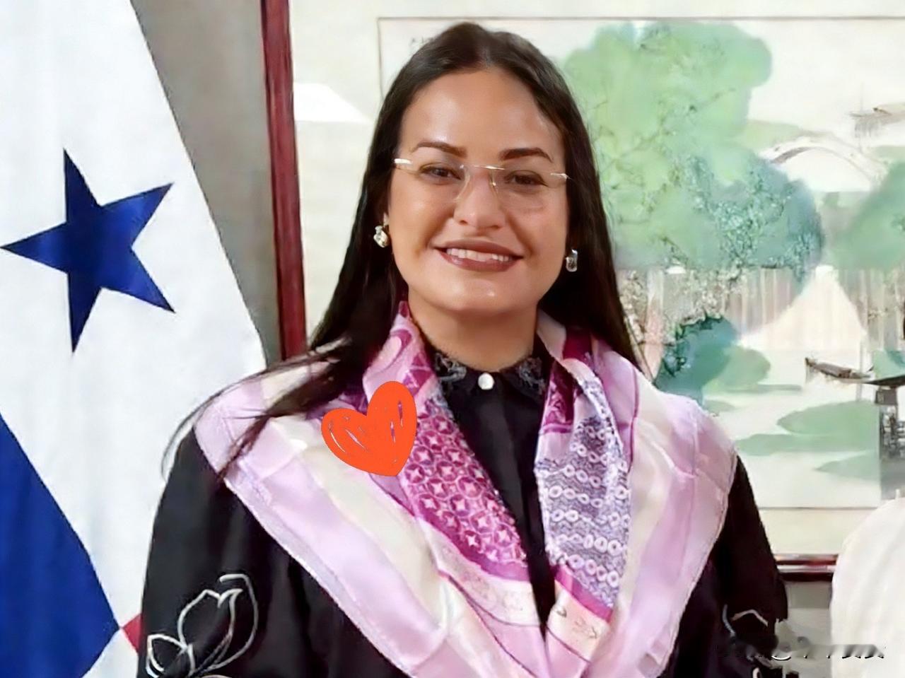 大家一定要记住这个女人[灵光一闪]
她叫佩尼亚尔瓦
就是这个女人冒天下之大不韪擅