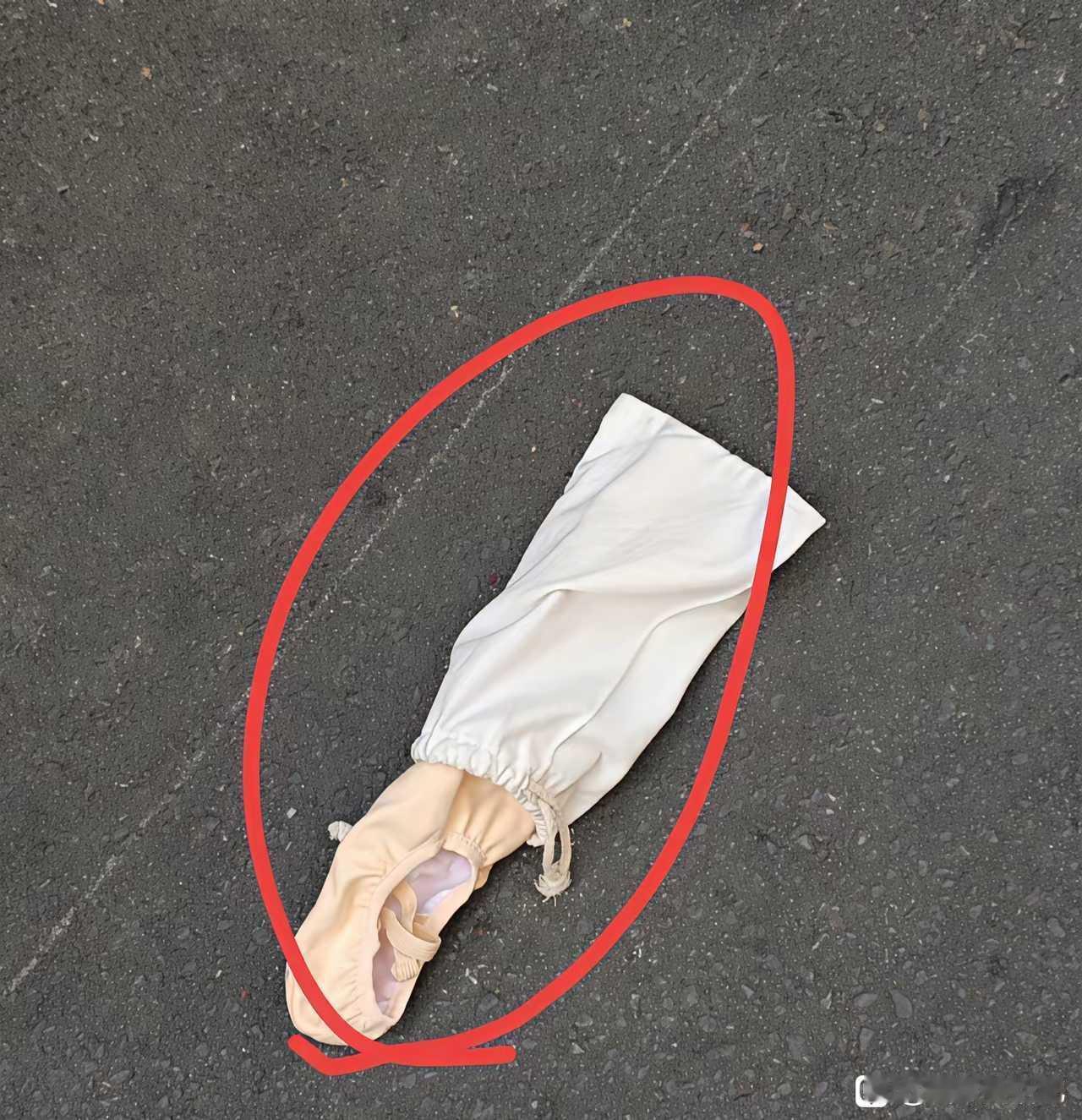 谁知道这是什么情况啊？我是捡还是不捡呀！