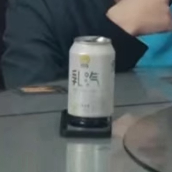 当我的楼丝朋友手机屏幕摔碎了伤心欲绝。我：没事，时代少年团同款。 