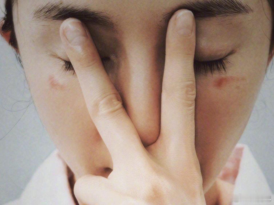 杨幂脸被蒸汽眼罩烫伤了 是什么牌子的？可以发出来避避雷。很多女孩子都会用蒸汽眼罩