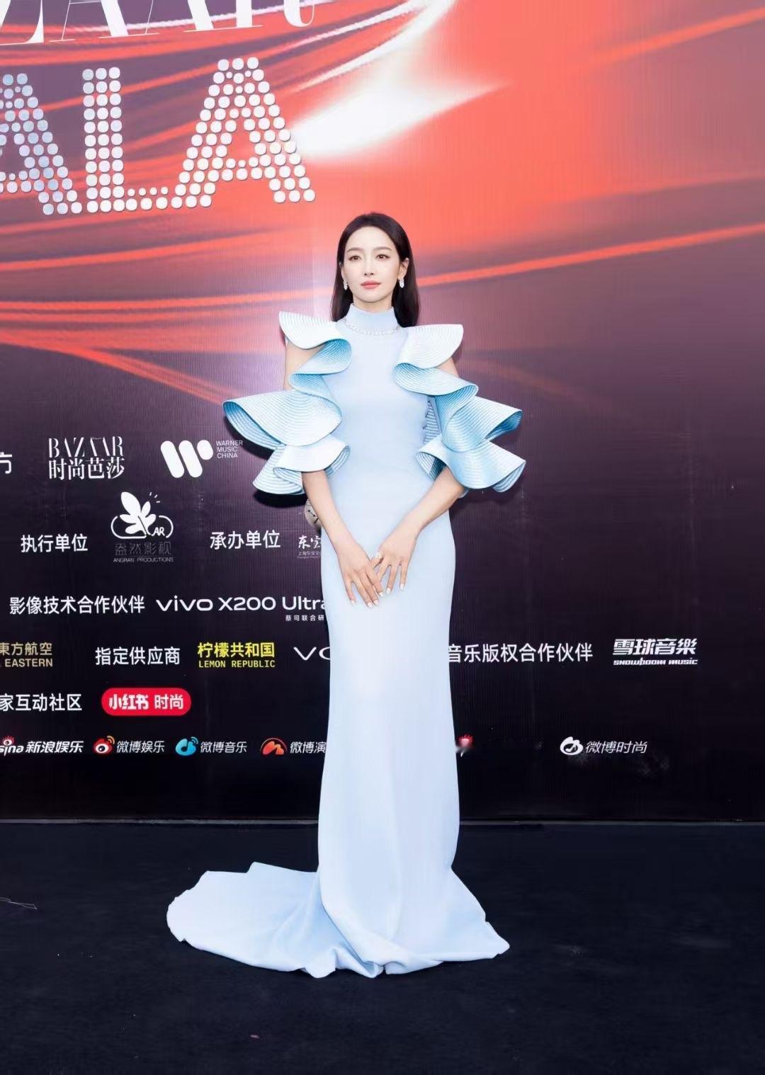 真是步步生莲的女明星[害羞]