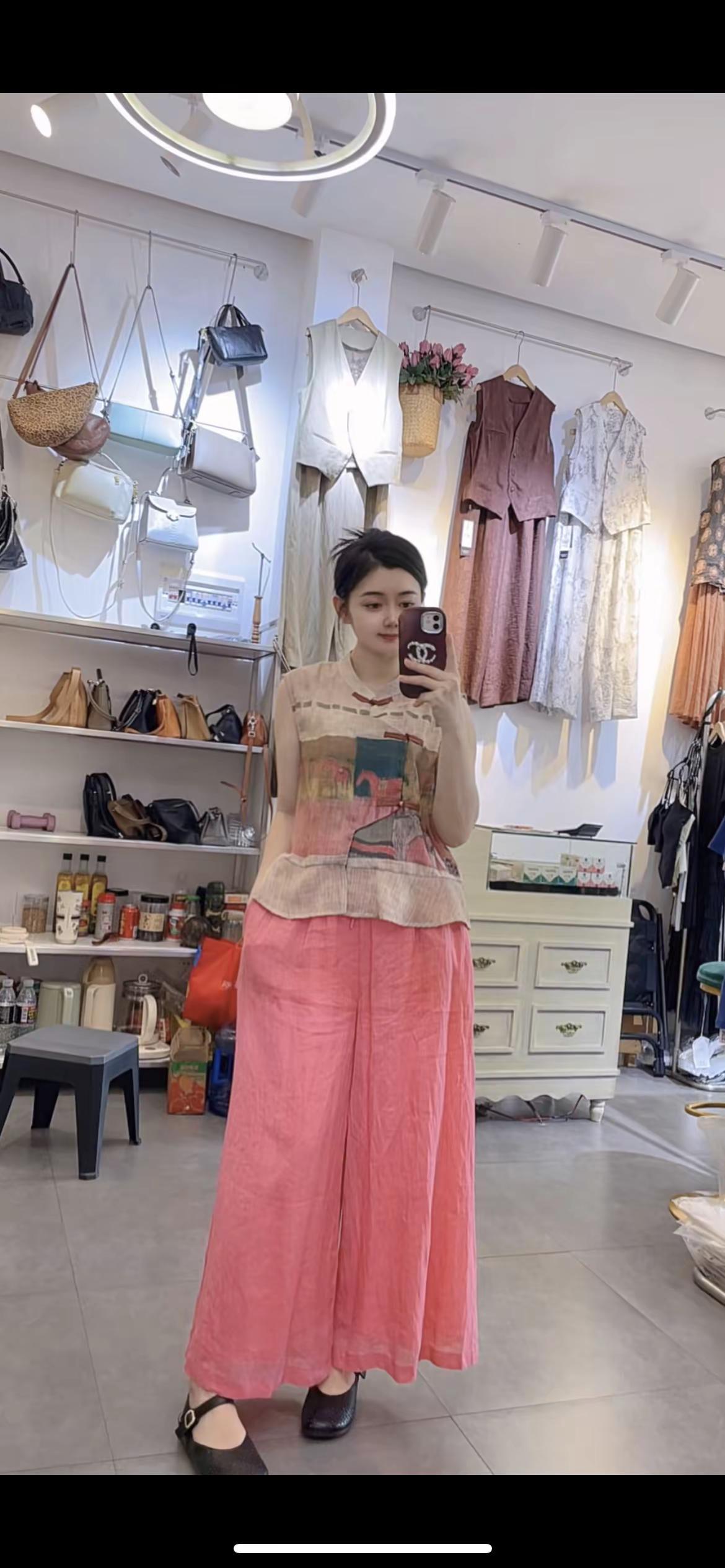 服装店上新日常 试新衣服的快乐