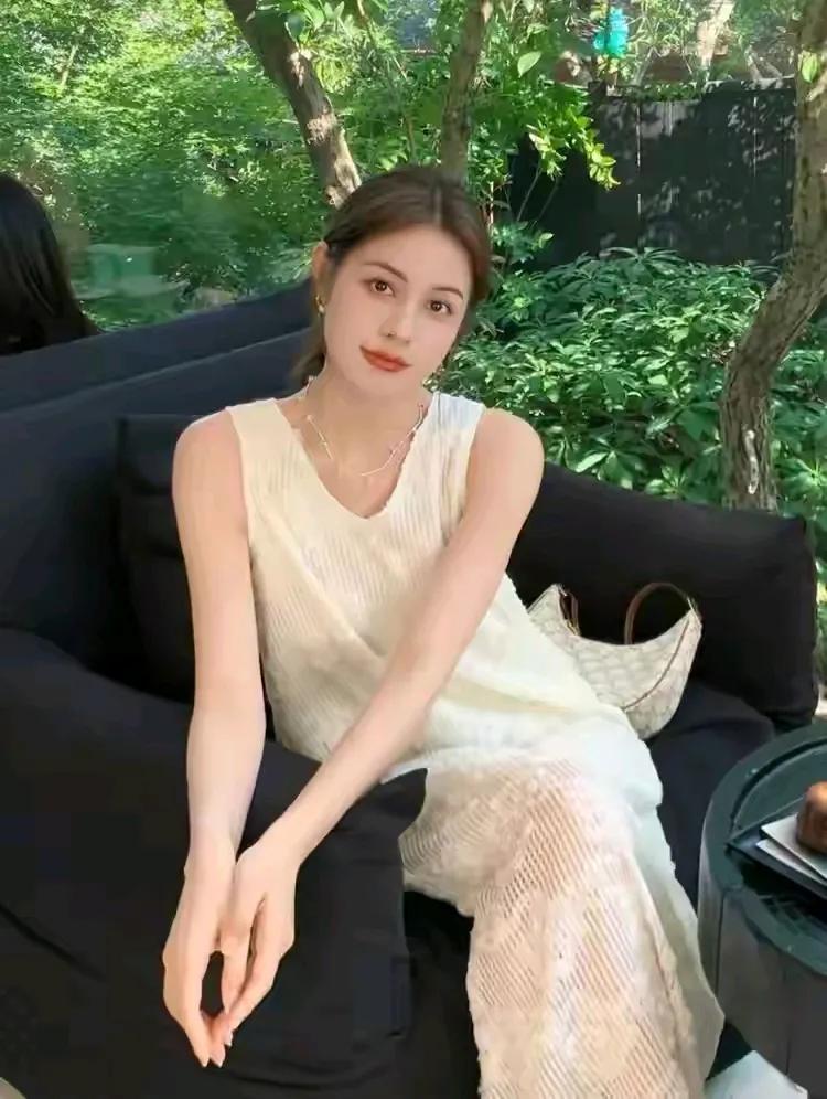 人生感悟！易中天icon教授曾说：“再过若干年，我们都将离去，对这个世界来说，我