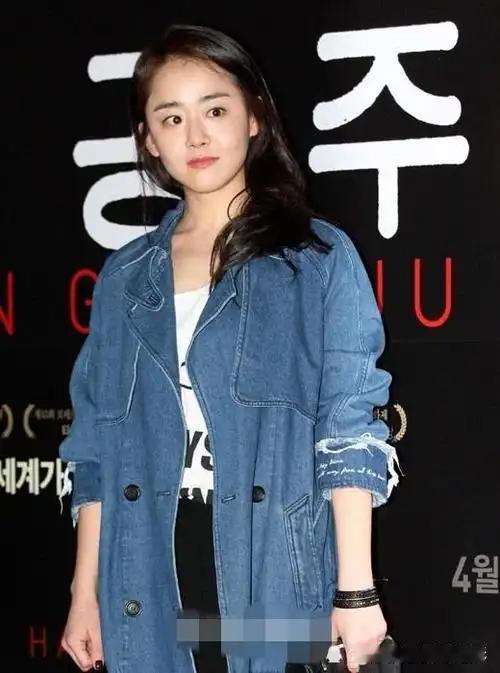 2026年7月29日，曾在《蓝色生死恋》里饰演“小恩熙”的文根英，通过手写信官宣