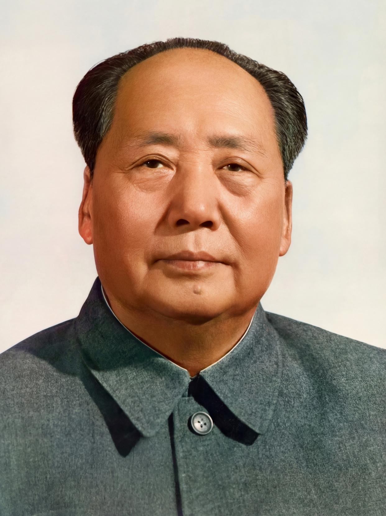 毛主席说：“无论何人要认识什么事物，除了同那个事物接触，即生活于（实践于）那个事