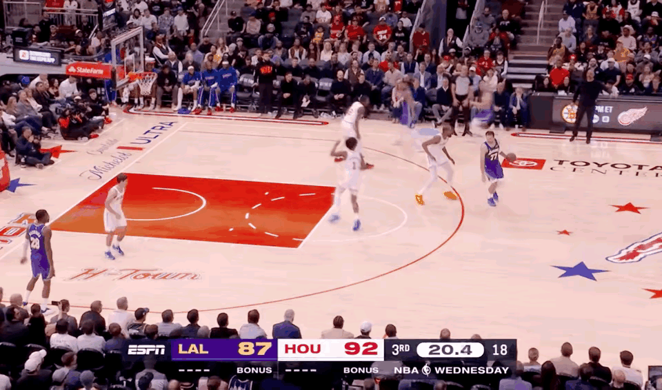 你让东契奇37岁了再试试看。
年轻的杜兰特过东契奇就和闹着玩一样。
东契奇目前简