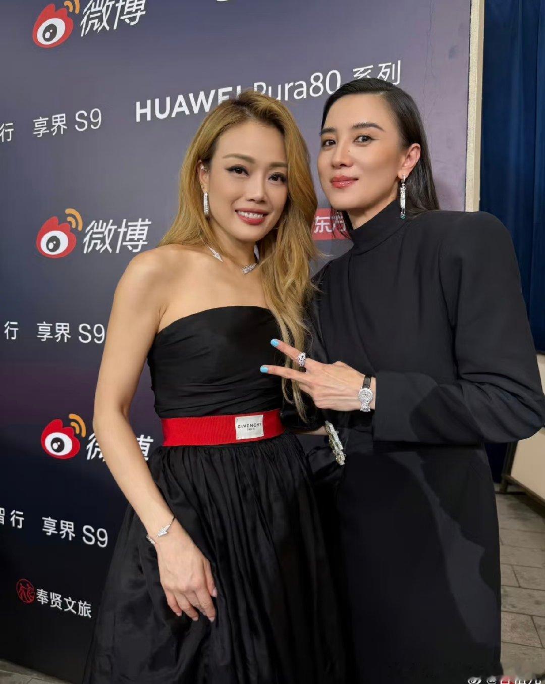 其实这个圈子真的很小吧～我最爱的周涛和宋佳同框过，容祖儿也宋佳同框过，朱洁静和周