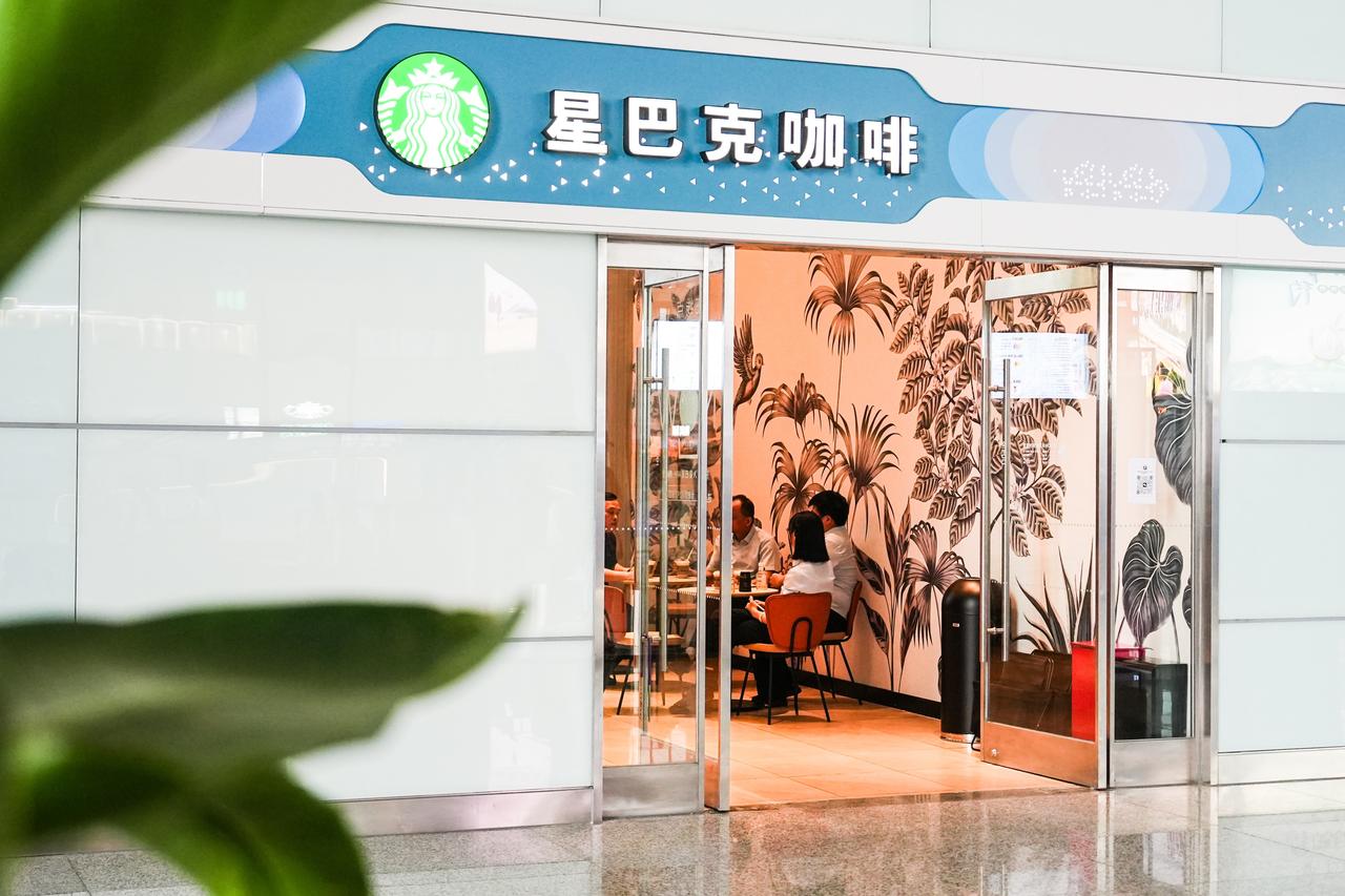 安徽首家高铁站星巴克，正式落地合肥南站！合肥南站终于迎来星巴克，高铁出行实现咖啡