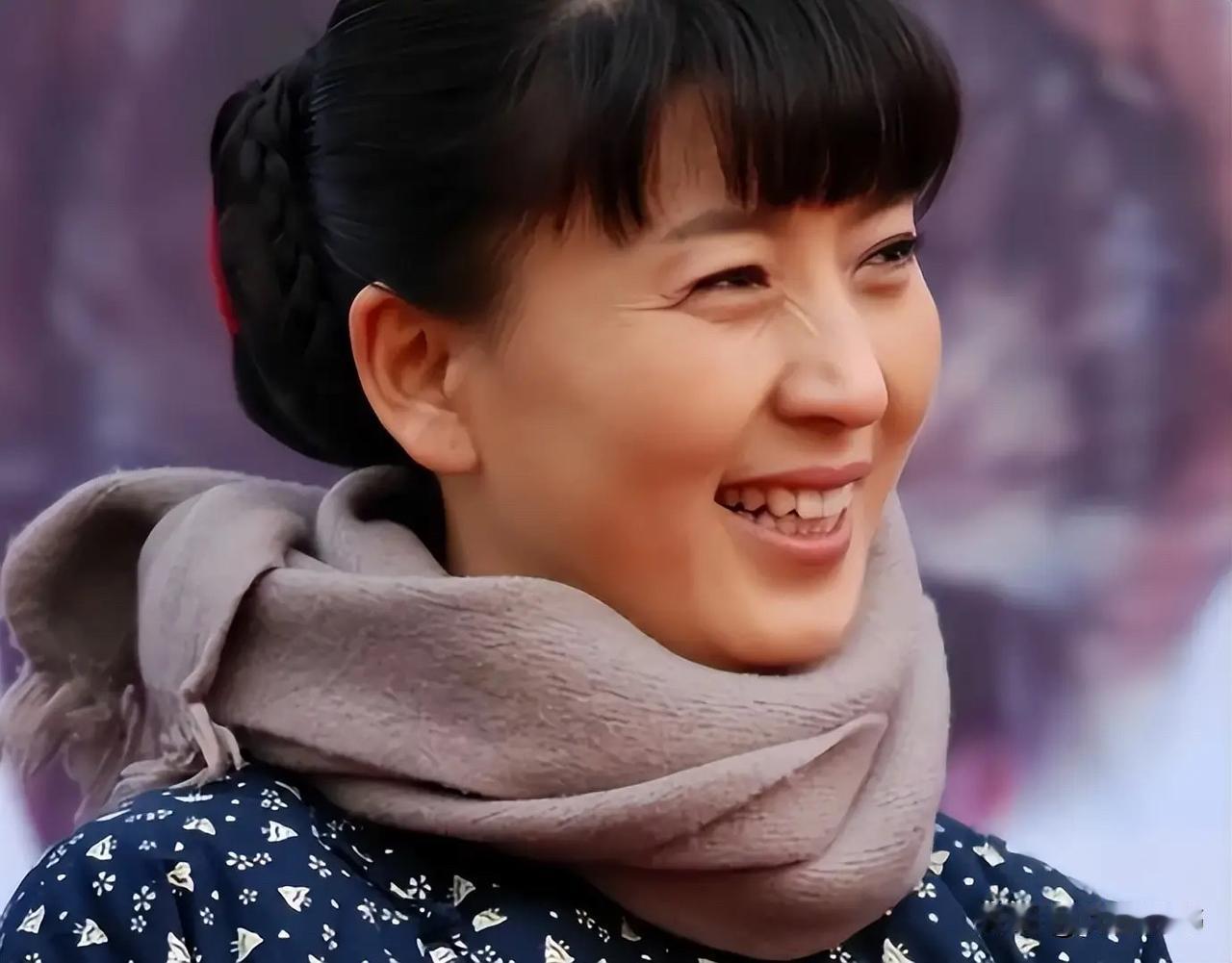 近日闫学晶账号被禁止关注，充分诠释了什么是不作死就不会死。来自底层的山杏，是老百