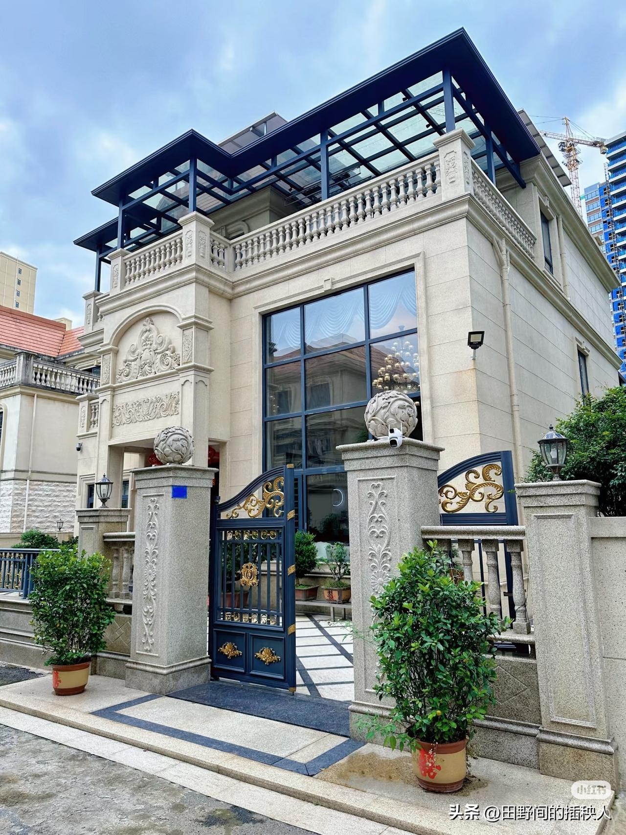 发现一个规律
只要在外面挣钱了
那么几乎所有人都一定
都不约而同的选择回家建房子