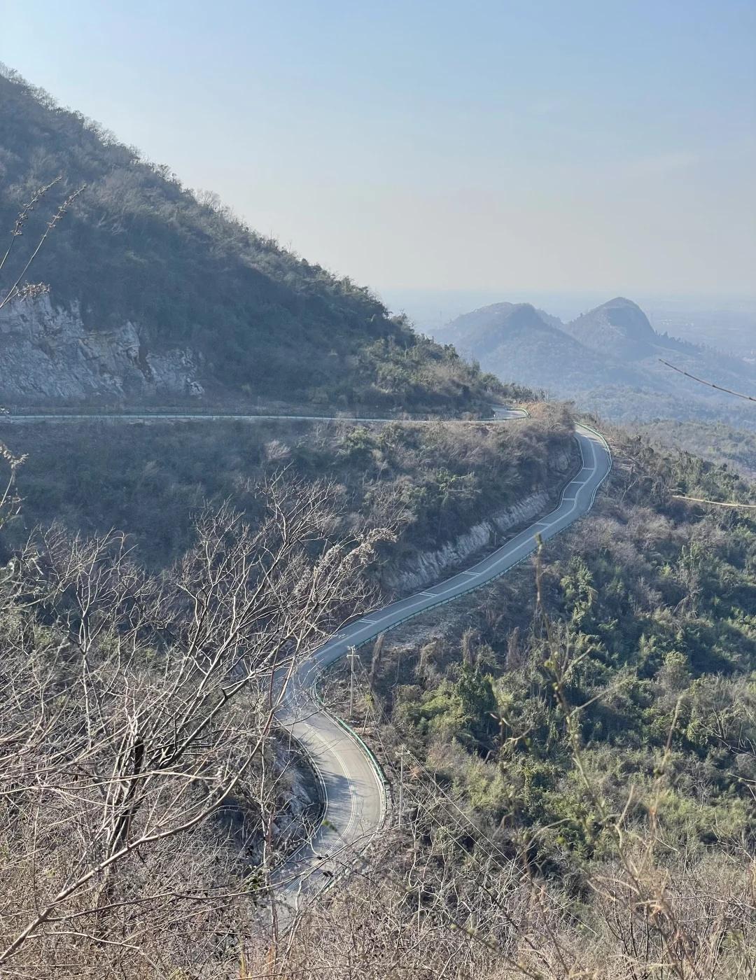 武汉周边｜小众跑山秘境『毛铺大峡谷』🚙
到达山顶那一刻才懂什么是山野治愈系💨