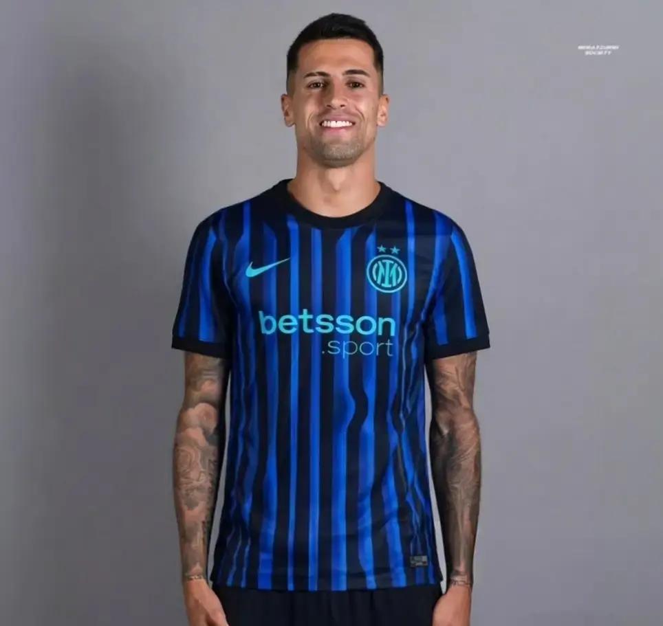 年薪900万欧的坎塞洛，国米只肯租
 
国米想白嫖曼城大腿。总监马洛塔递上一份租