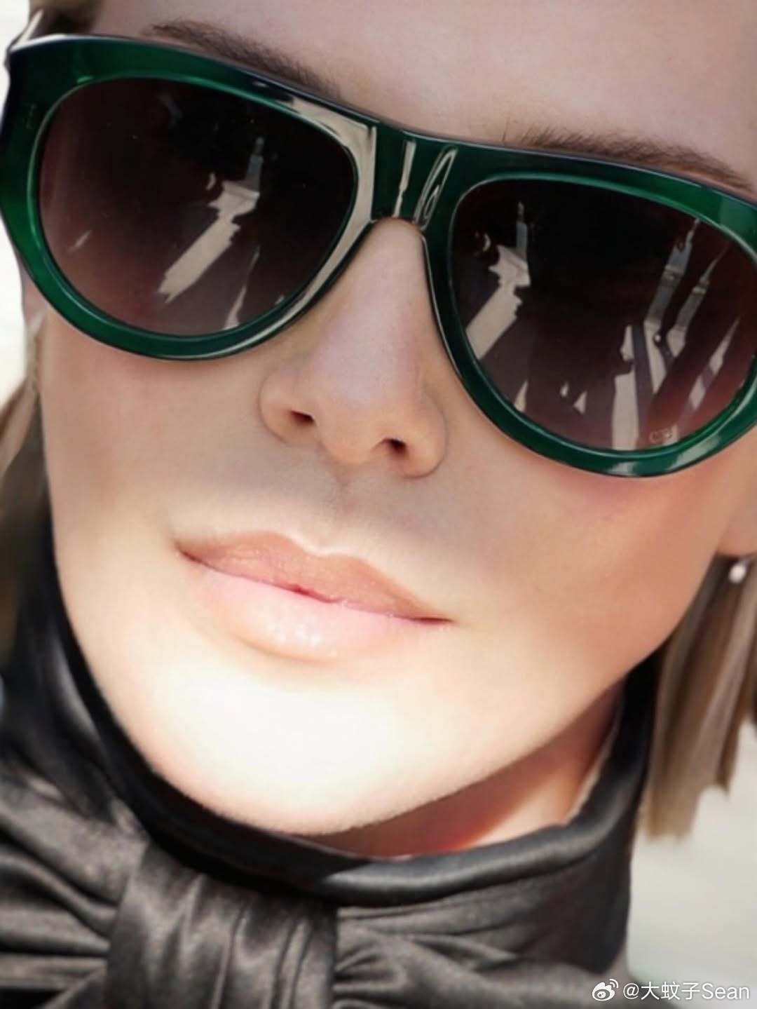 Charlize Theron查理兹塞隆在巴黎时装周出席观看Dior大秀的怼脸照