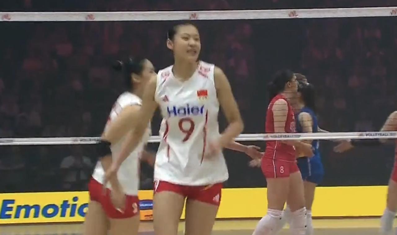 王奥芊新星显露，天赋出众，俨然“赵蕊蕊”再现

中国女排与塞尔维亚的比赛打得跌宕