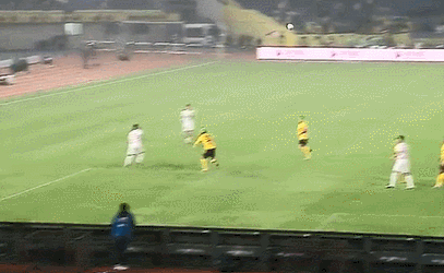 给郑智挖坑！老将丁海峰飞踹染红，故意的？
青岛西海岸主场迎战辽宁铁人，昔日的好友