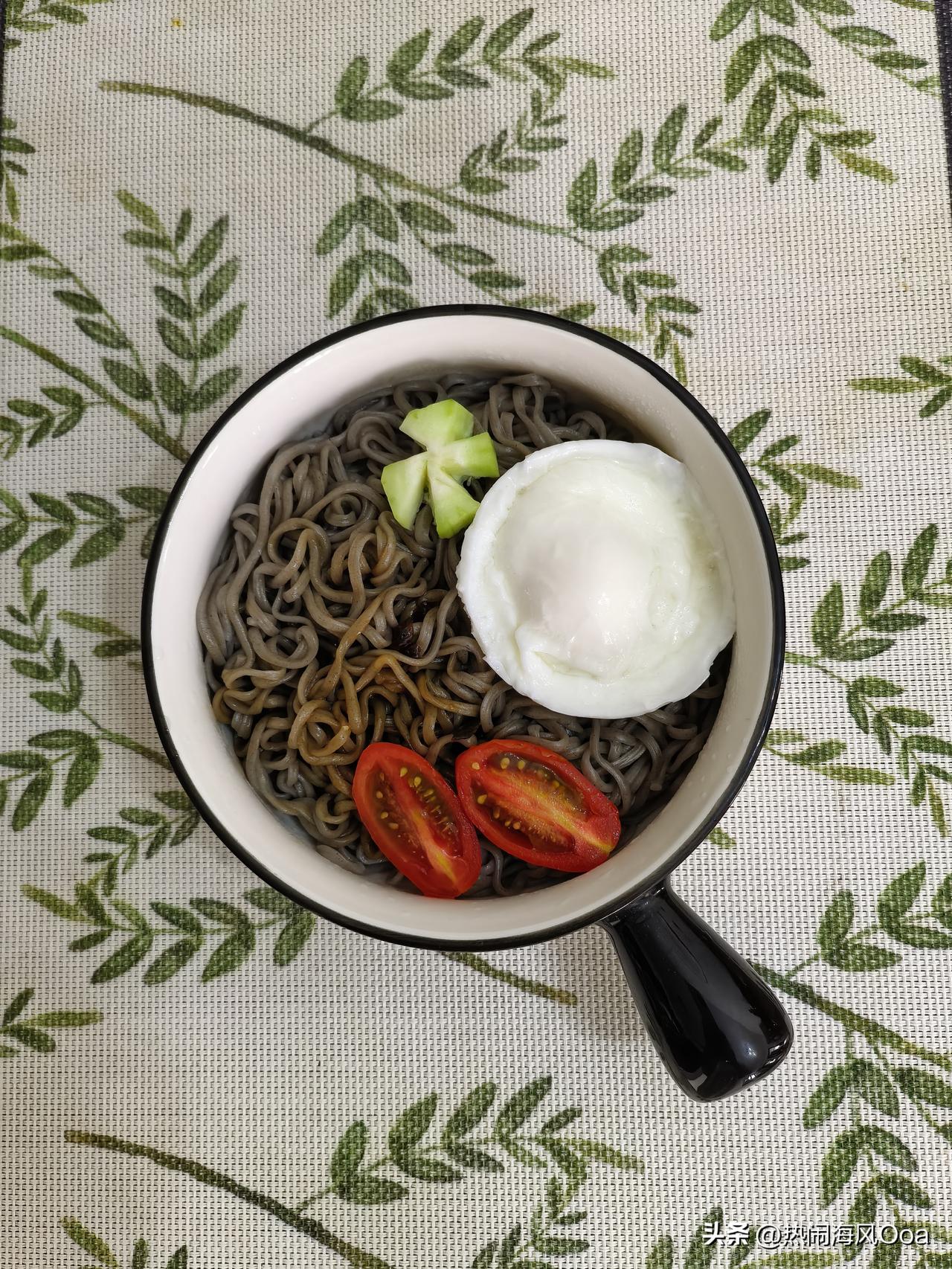 今日二伏，正式开启一年中最闷，最热，最潮湿的模式！

民间有头伏饺子二伏面的习俗
