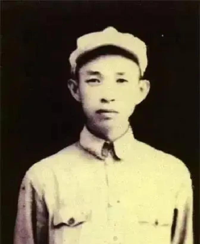 1955年大授衔结束后，王必成将军闷闷不乐。陈毅元帅见状叫住他问道：“怎么了？嫌