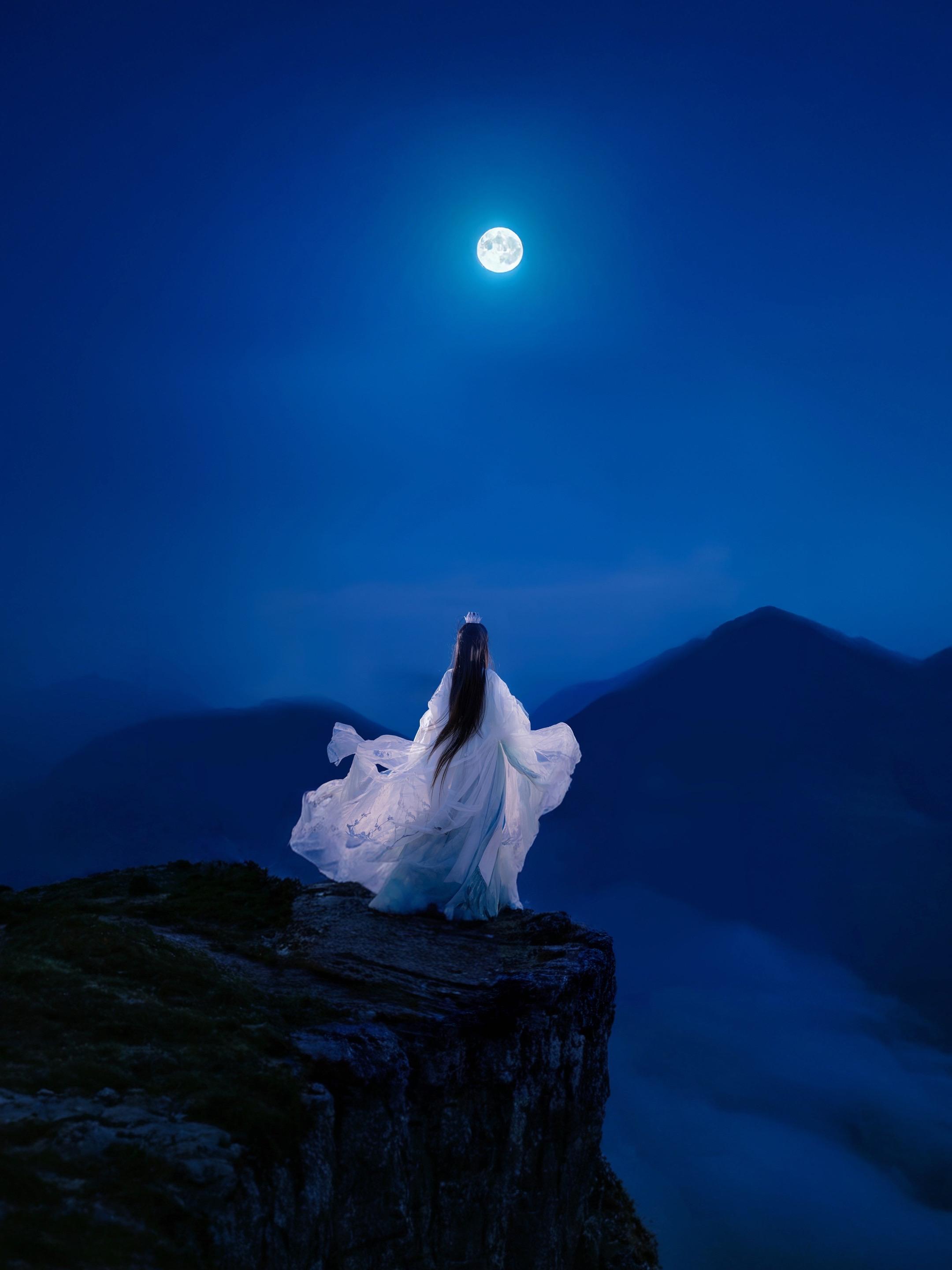 中秋月圆夜，仙宫现 少年郎，准备好一年一次进入仙宫拜师求仙了嘛！ （图...