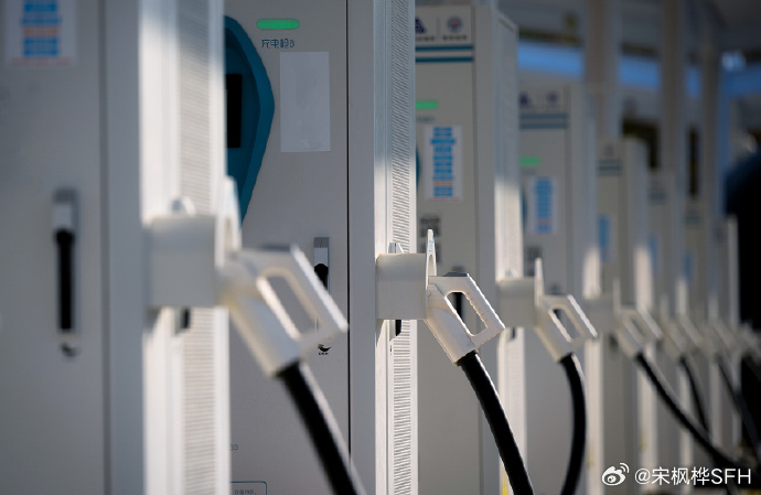 我国电动汽车充电枪已达1610万个 充电像加油一样方便还有多远？ ​​​