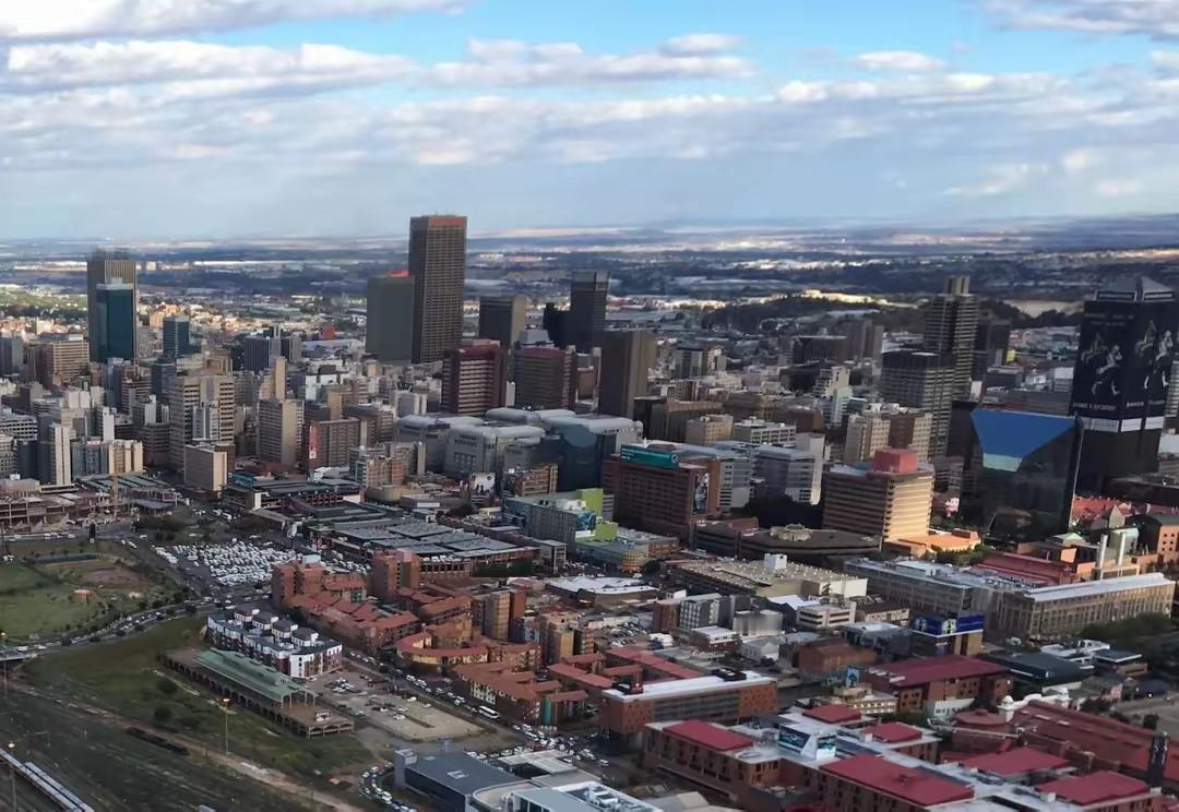 关税战受挫，美国又转换频道打人权牌，凸显美国的衰败无助！
        特朗普