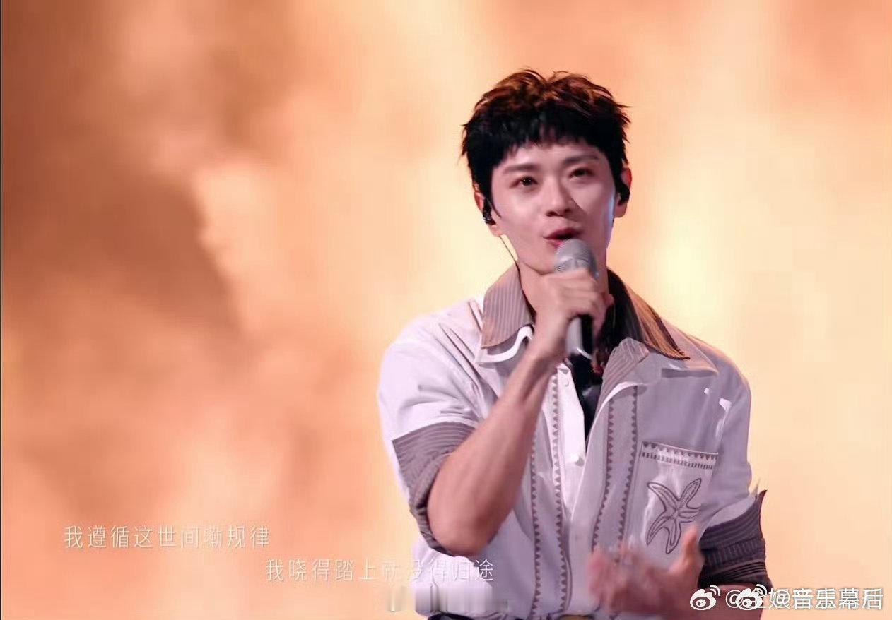 张彬彬李光洁曹骏差点被彩带淹没披荆斩棘 唱完歌曲迎接漫天彩带，猝不及防的小意外，