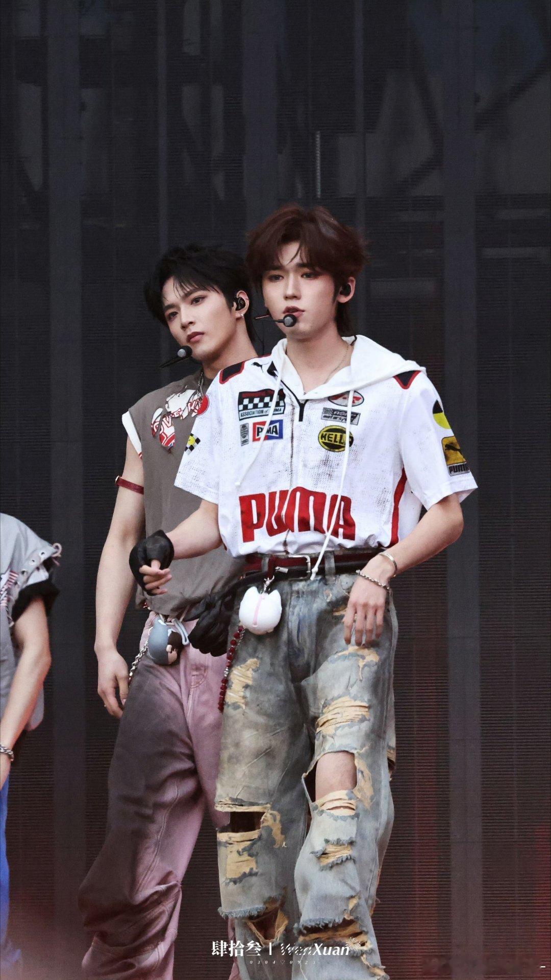 文轩 🐺🐟文轩世界第一初恋 “你爱我还是他~”“换首歌吧 ，求你了”烟花升停