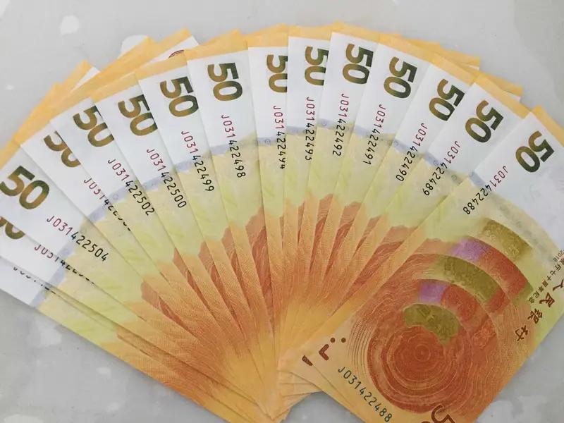 冠字号记录在案，廉政在心中扎根。
一钞一码，一清一廉。
有编号，有真相，有廉洁。