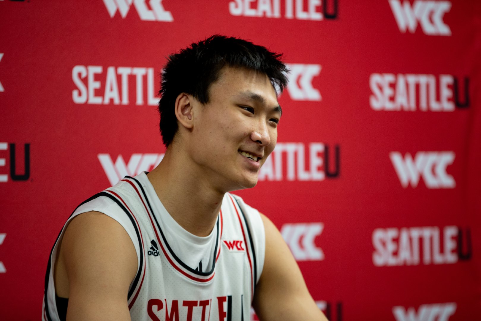 #淡厚然继续NCAA生涯# 据，此前返回国内并参加体测的淡厚然，在今日启程返回美