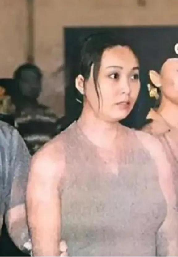1999年，北京亚运村“七号别墅”的特大色情窝点被警方一举捣毁，令人咋舌的是，幕