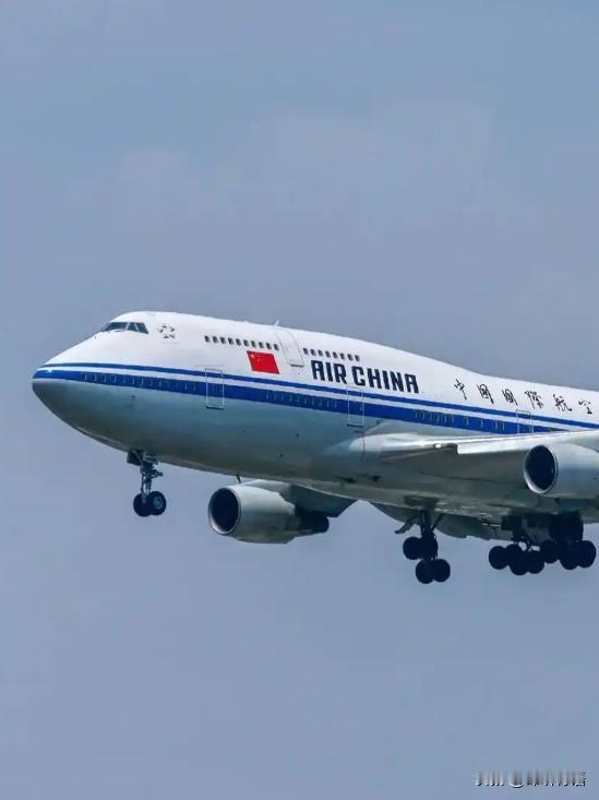 中国三大航空公司突然宣布，

1月26日下午，中国国航、东航、南航三大航空公司接