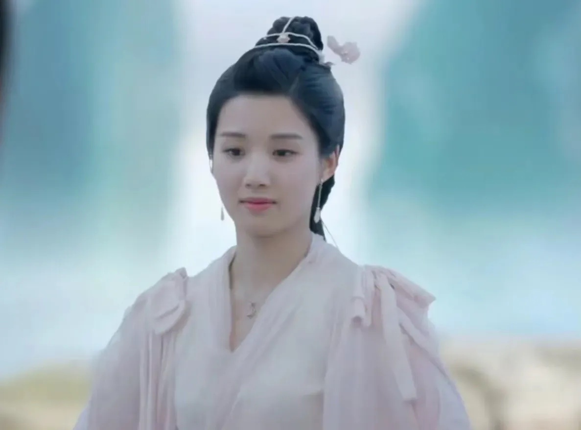 你敢相信，《玉骨遥》里的这个角色，和《云之羽》里的这个角色是同一个演员演的吗？原