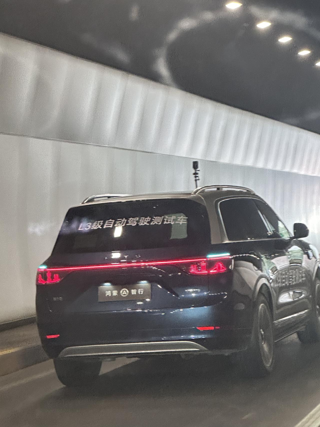 累计交付破26万辆，问界M9用场景智慧改写豪华法则
在50万以上高端市场，问界M