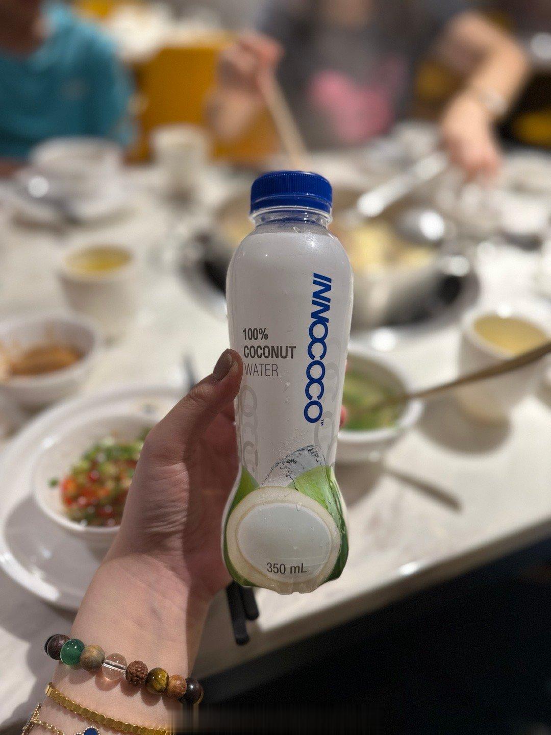 这个牌子的椰子水好好喝没有if的那么甜 我也很爱if这个牌子的最近一直在喝好喝的