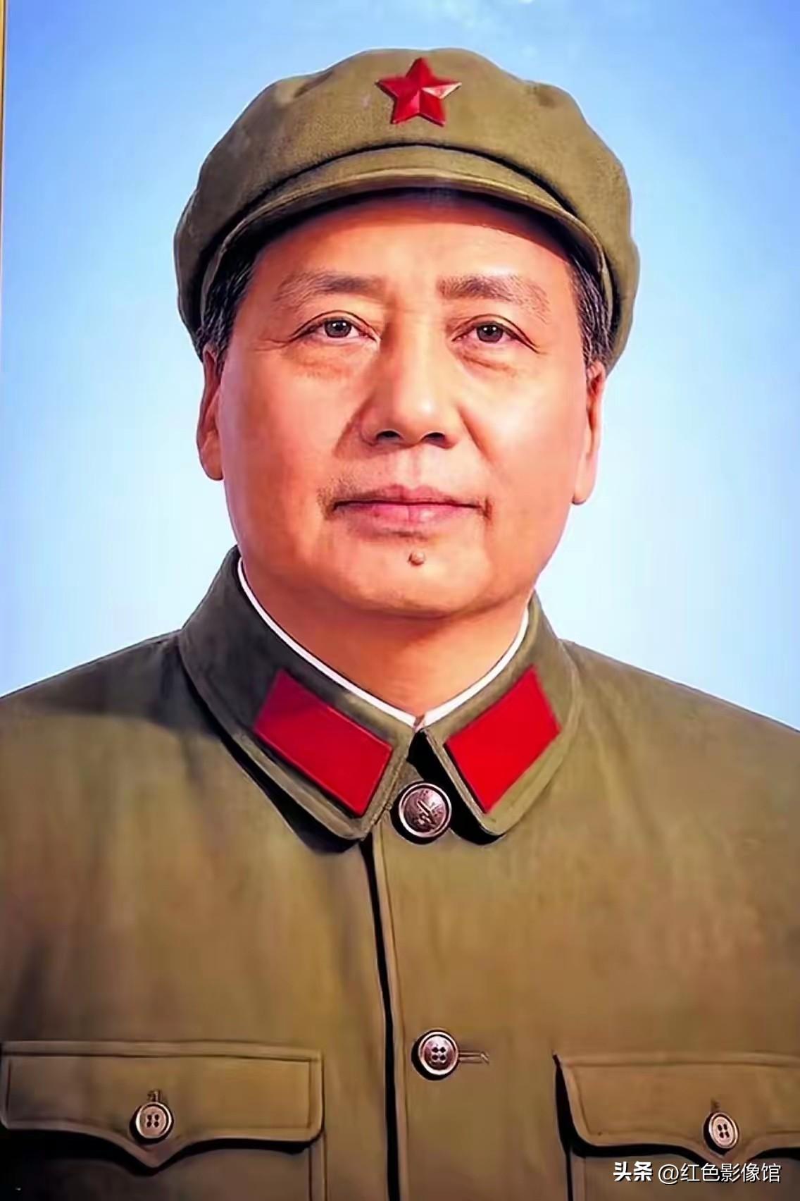 毛主席和华主席军装照