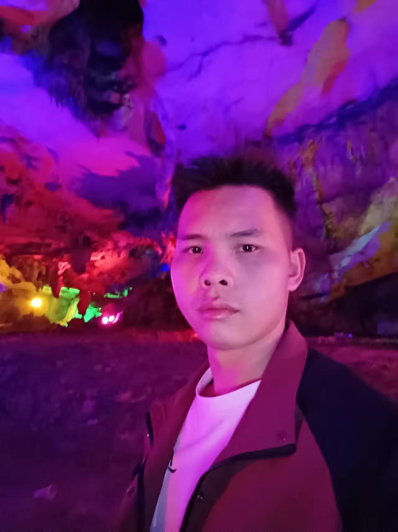 怎样练就强大气场
​​1. 慢
说话、走路、行事尽数放缓节奏，沉住气方能成事，财