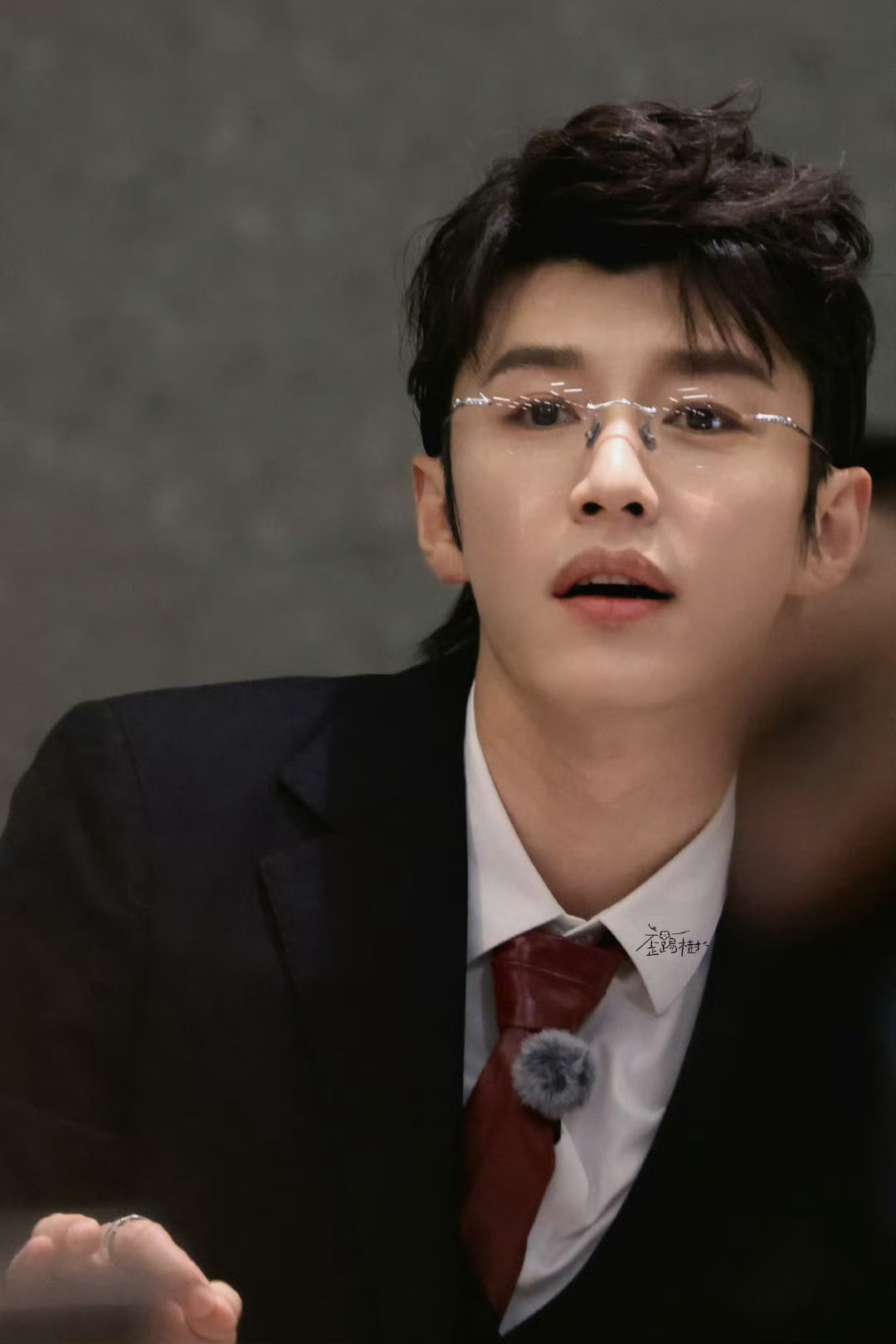 代旭路透能当写真用代旭路透还在出神图代旭这状态也太绝了，随便抓拍都像精修写真，气