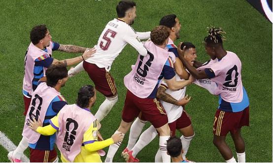 疯了吧！西班牙2-0干翻法国杀进决赛！本届世界杯四强全是顶级豪门没黑马！德尚简直