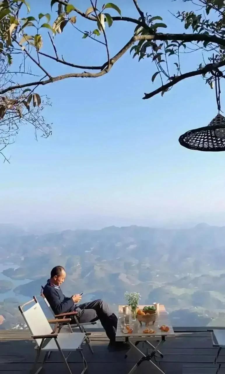 王石此时心里在想什么？
钱有了，名有了，红颜知已有了，人生完美。