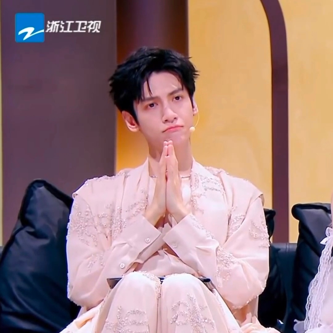 好乖，跟小宝宝一样……共情能力也好强🥺 