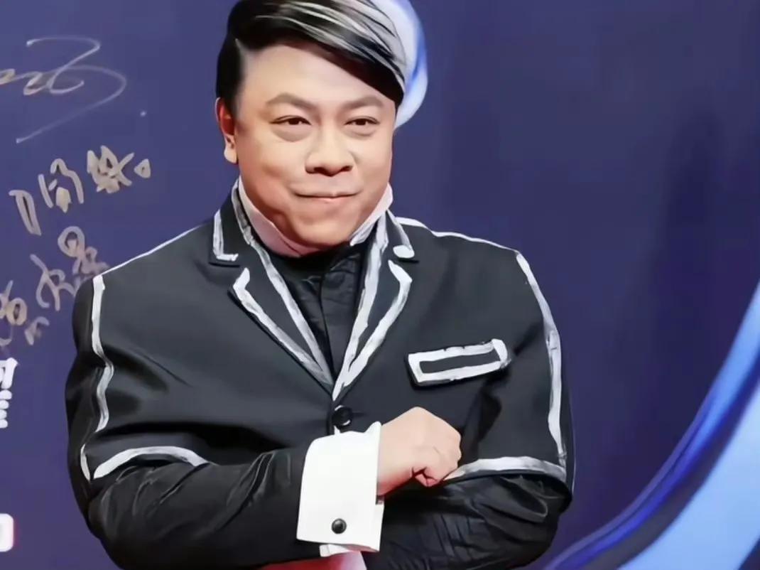 一边捞金一边站台？蔡康永的“高情商”滤镜碎了

台湾主持人蔡康永被拍到现身“台独